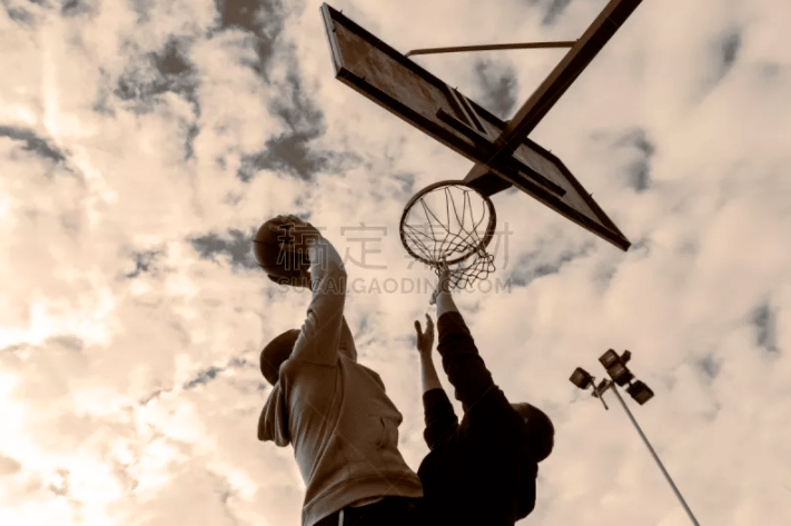 【日职】背水一战！巨人大胆变阵 两名外野先发遭撤换 王牌户郷翔征扛起续命重任｜日本职棒